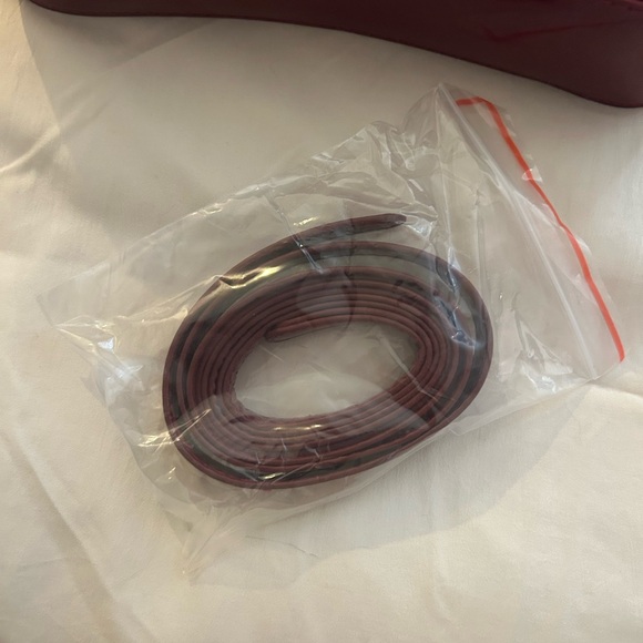 New red shoulder bag purse - Picture 5 of 6